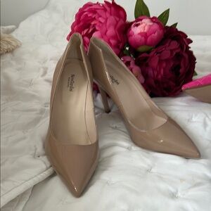 Elegant Beige Pumps